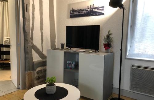 Gonneville-sur-Honfleur Apartment | Cozy Gîte Pépère: Child-Friendly Retreat with 9.6 Rating!