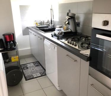 Gonneville-sur-Honfleur Apartment | Cozy Gîte Pépère: Child-Friendly Retreat with 9.6 Rating!