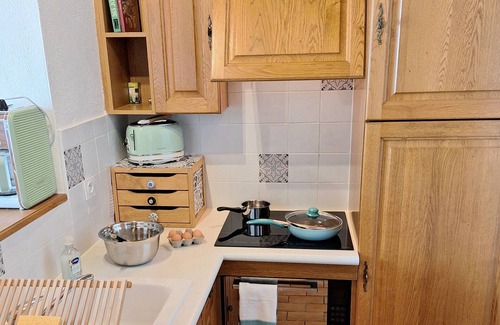 Saint-Georges-de-Levejac House | Cozy Gîte Philomène: Family-Friendly Retreat in Lévéjac