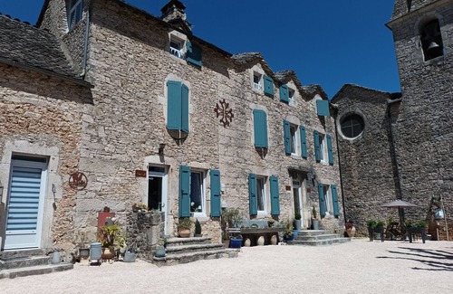 Saint-Georges-de-Levejac House | Cozy Gîte Philomène: Family-Friendly Retreat in Lévéjac