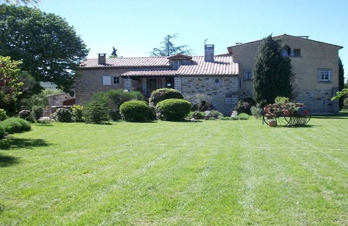 Villeneuve-de-Berg House | Family-Friendly Gîte with Pool & Optional Salsa Lessons