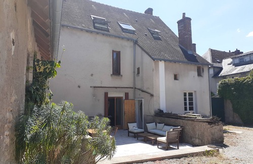 Cour-Cheverny House | Gîte PASSIFLORE: Top-Rated Retreat with Pool & Spa