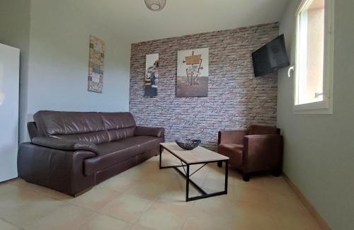 Riviere-sur-Tarn Apartment | Gîte Peira Levada - Guest Rated 9.2 with Family & Pet Amenities