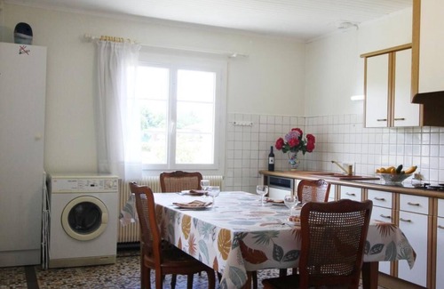 Daignac House | Comfortable Gîte Peyrefus - Family-Friendly Retreat in Daignac