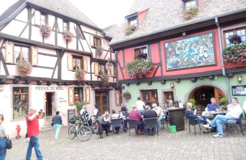 Beblenheim Apartment | Pet-Friendly Gîte Pinot: Rated 9/10 for Family Fun