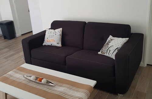 Sollies-Toucas House | Relaxing Gîte for Two with Pool and Air Conditioning