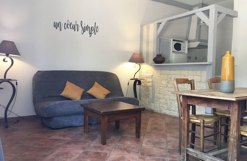 Pont-l'Eveque Cottage | Relaxing Retreat at Gîte Pressoir du Domaine de Geffosses
