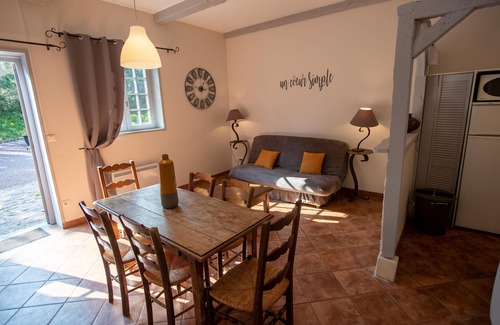Pont-l'Eveque Cottage | Relaxing Retreat at Gîte Pressoir du Domaine de Geffosses