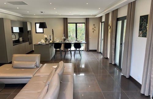 Caderousse House | Experience Gîte Prestige de la Franquette with Ocean Views