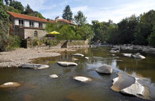 Mortagne-sur-Sevre House | Family-Friendly Gîte Near Puy du Fou - Rated 8.6/10
