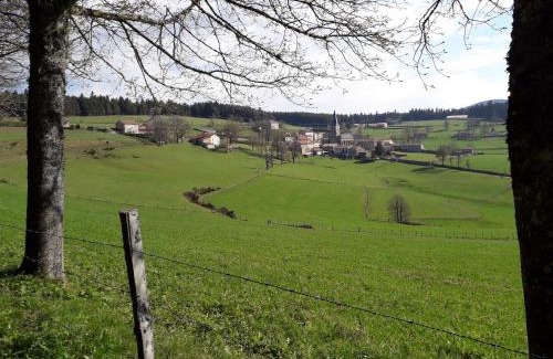 Saint-Julien-Molhesabate House | Nature Retreat with Private Garden and Family-Friendly Amenities