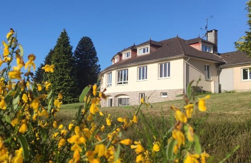 Compreignac House | Family-Friendly Retreat at Gîte Résidence de la Fontaine