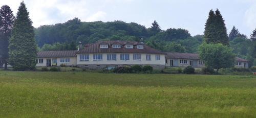 Compreignac House | Family-Friendly Retreat at Gîte Résidence de la Fontaine