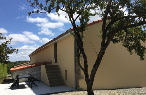 Cerizay Apartment | Relaxing Gîte Rêves Bleus Ô Rêves d'Ana for Family Getaways