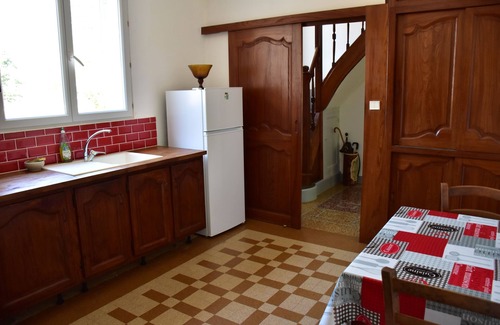 Mauzac-et-Grand-Castang Cottage | Discover Gîte Rural La Grave: Pet-Friendly Retreat in Dordogne