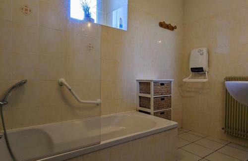 Jax House | Inviting Gîte Jax: Pet-Friendly Retreat for 8 Guests