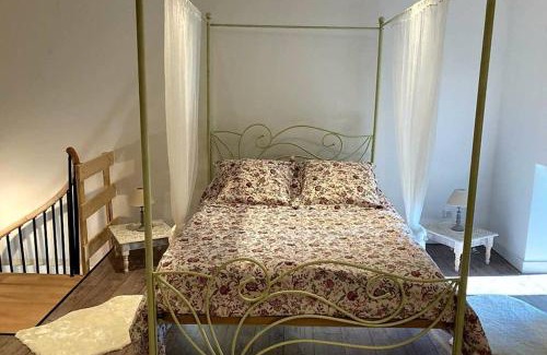 Chatel-Guyon Apartment | Romantic Gîte in Historic Wine House with Pool Access