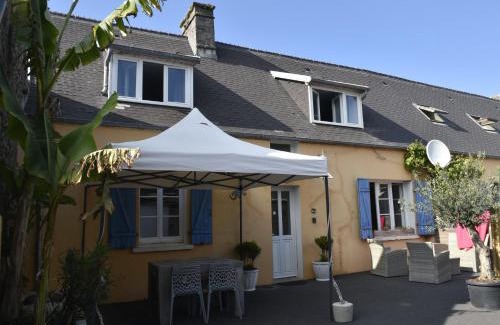 Surtainville House | Gîte Rose des Vents: Relax by the Ocean with Parking