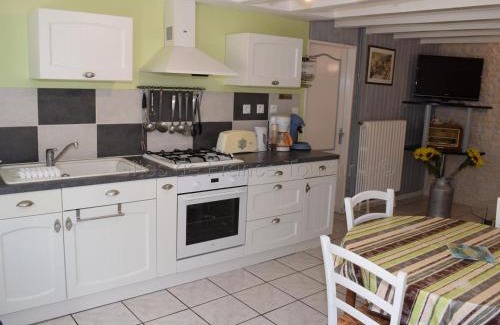 La Tour-Saint-Gelin House | Cozy Gîte Rural with Baby Amenities and Wi-Fi Near Mini-Golf