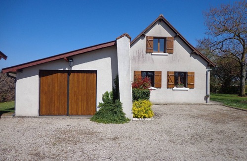 Cheverny House | Family-Friendly Gîte Rural "Le Noyer Rondin" in Cheverny