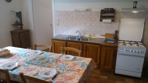 Rosureux Apartment | Enjoy Oceanfront Comfort at Gîte Sainte Foy - Top Rated!