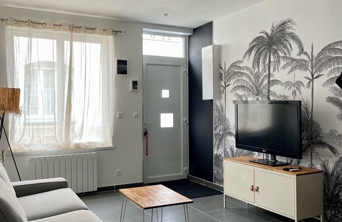 Petit-Fort-Philippe House | Discover Gîte Shaka: Family-Friendly Retreat with Kitchen