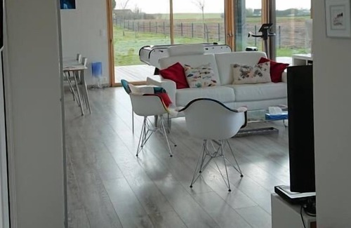 Cuhon House | Relax at Gîte Siette des Moulins with Hot Tub & Kitchen