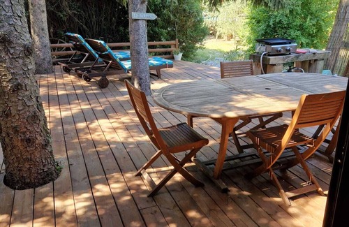 Chateauneuf-du-Rhone House | Guest Rated: Gîte Sous les Arbres with Pool & Ocean Views
