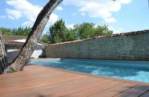 Marsilly House | Gîte "sous les Pins": Family-Friendly Retreat with Pool