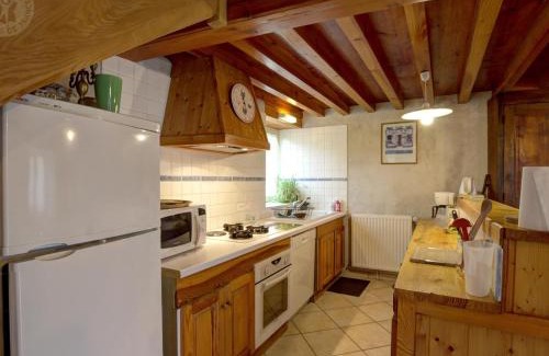 Saint-Bonnet-le-Courreau House | Discover Your Perfect Getaway: Pet-Friendly Gîte with Terrace