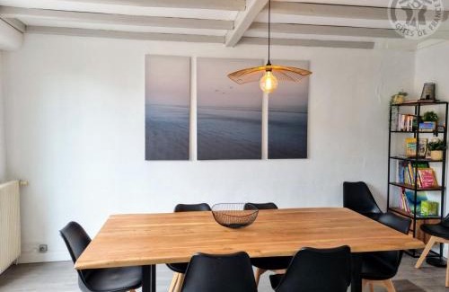 Dunkirk House | Spacious Gîte near Beach with Garden & Family-Friendly Perks