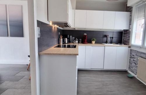 Dunkirk House | Spacious Gîte near Beach with Garden & Family-Friendly Perks