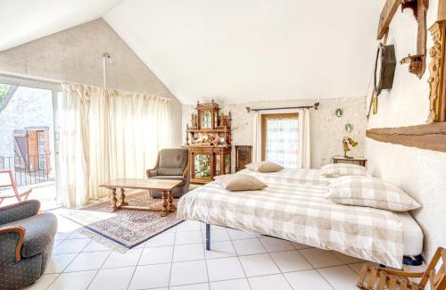 Mer House | Charming 2-Bedroom Maison with Garden & Wifi in Mer
