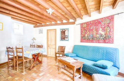 Mer House | Charming 2-Bedroom Maison with Garden & Wifi in Mer