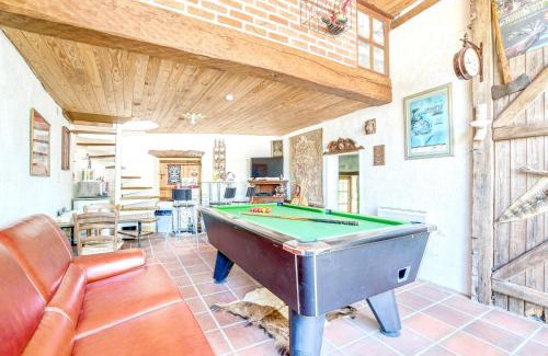 Mer House | Charming 2-Bedroom Maison with Garden & Wifi in Mer