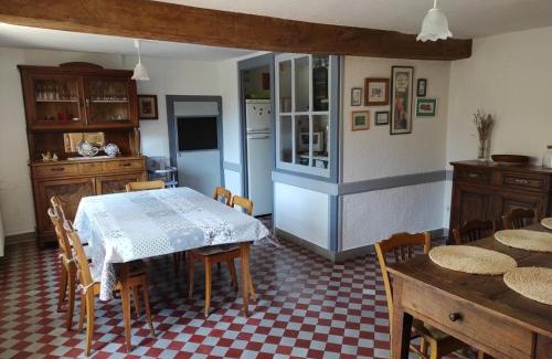 Renaison House | Spacious Gîte in Renaison with Pool & Family-Friendly Amenities