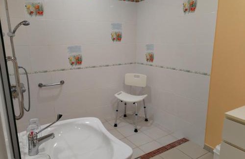 Saint-Omer House | Gîte Saint-Omer: Family-Friendly Retreat with High Ratings