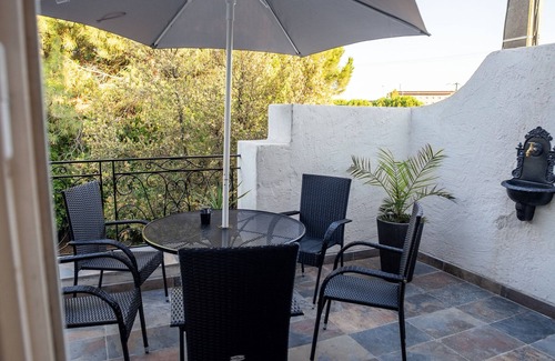 Beziers Apartment | Relax at Gîte with Private Terrace and Pool Access