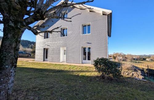 Tence House | Gîte spacieux pour 10 pers. avec grand jardin à Tence - FR-1-582-528