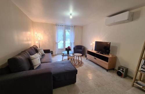 Lye House | Gîte Lye: Family-Friendly Retreat for 11 Guests