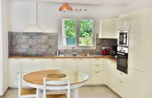 Mazan Villa | Gîte St Joseph: Air Conditioning & Heated Pool in Provence