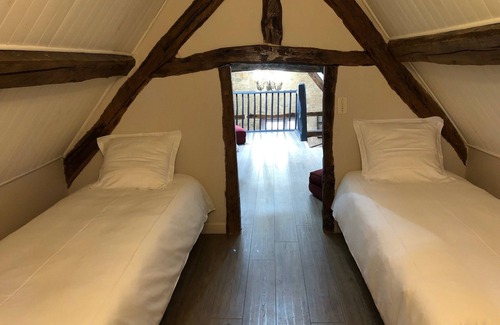 Caylus Cottage | Gîte Stendhal: Relaxing Retreat with Pool & Family Amenities