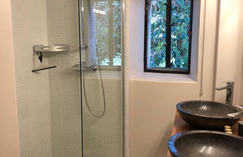 Caylus Cottage | Gîte Stendhal: Relaxing Retreat with Pool & Family Amenities