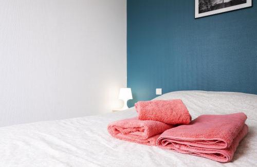 Segre Apartment | Cozy Gîte Terracotta with Queen Bed & Pet-Friendly Stay