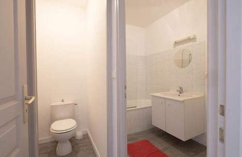 Segre Apartment | Cozy Gîte Terracotta with Queen Bed & Pet-Friendly Stay