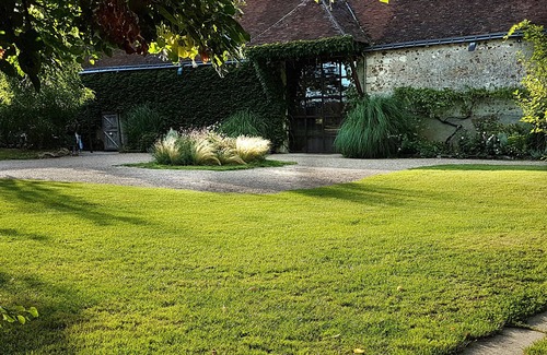 Villandry House | Gîte Tilleul: Pet-Friendly Stay with Pool & Breakfast