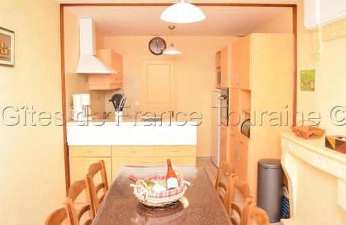La Tour-Saint-Gelin House | Gîte Tout Inclus avec Jardin, Proche Richelieu, Idéal Familles, Animaux Acceptés - FR-1-381-434