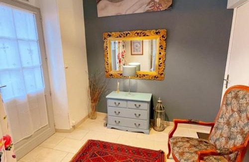 Richelieu House | Inviting Gîte with Private Garden Near Richelieu & Loire Castles