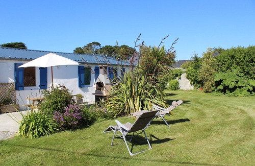 Landunvez Cottage | Oceanfront Gîte Ty Hent Bungalow at Argenton-Landunvez