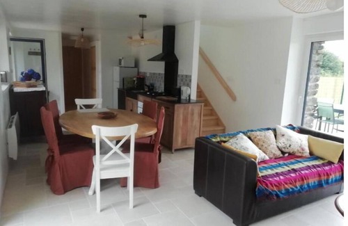 Locmelar House | Pet-Friendly Retreat at Gîte Ty Loguellou with Pool